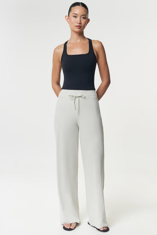 Curve Jogger in Eggshell