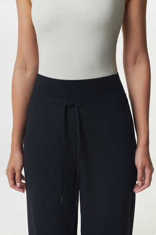 Curve Jogger in Black