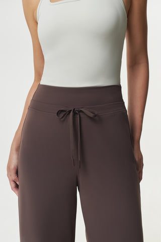 Curve Jogger in Truffle