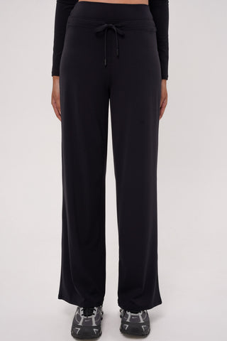 Curve Jogger in Black