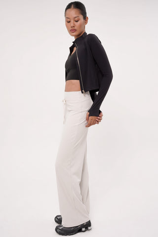 Form-Fit Cropped Jacket in Black