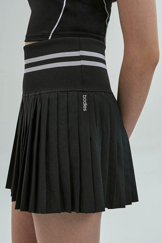 Sideline Pleated Skirt in Black