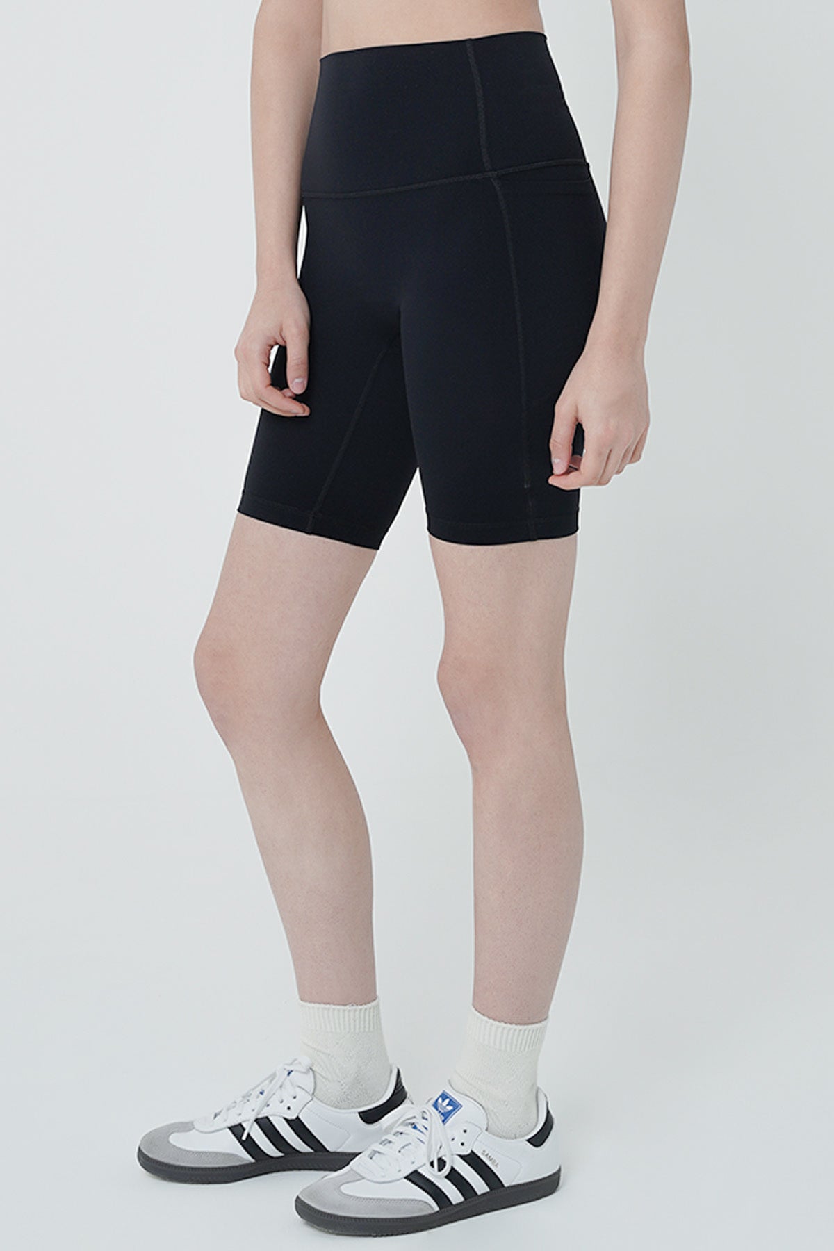 Asana Biker Shorts In Black