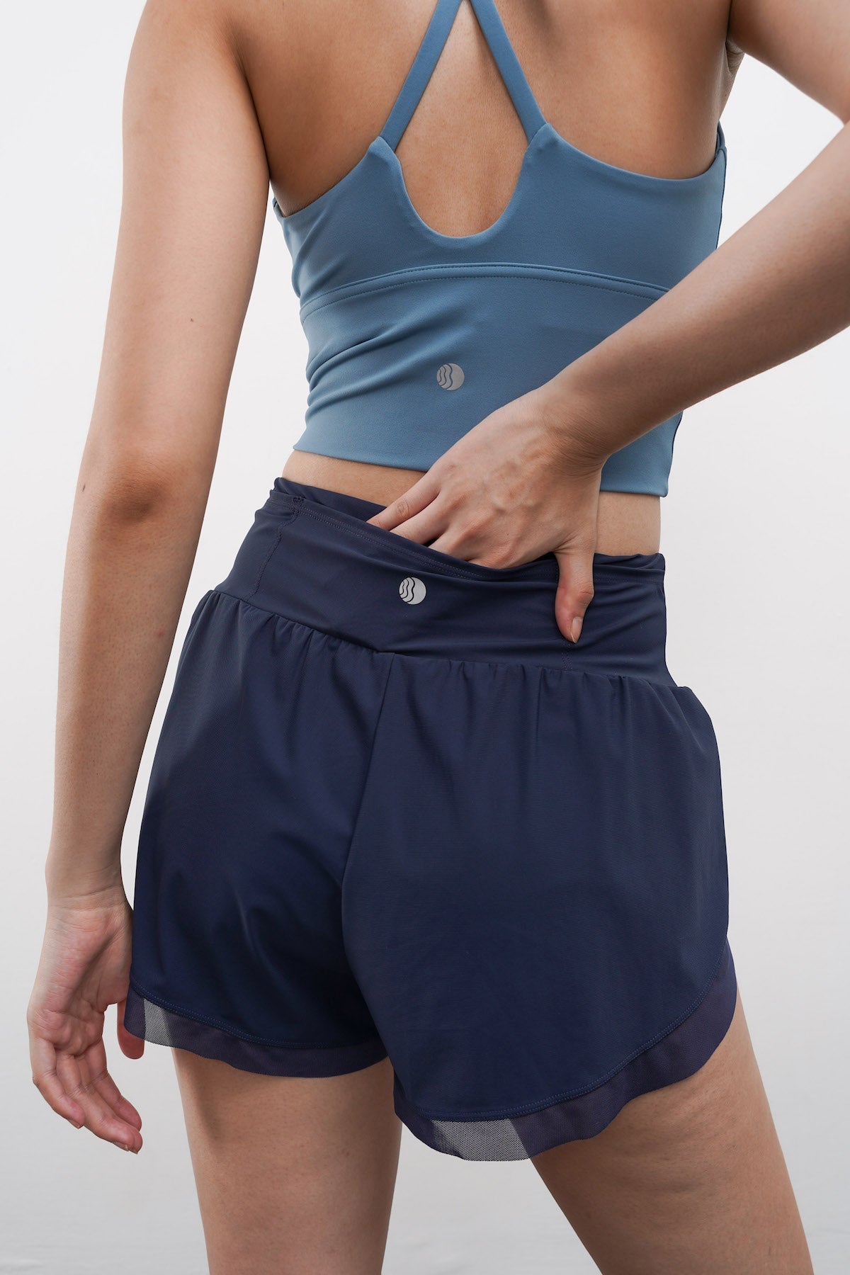 BODIES-8_5a5af4eb-3e66-4b89-8706-cadc1520d35b.jpg
