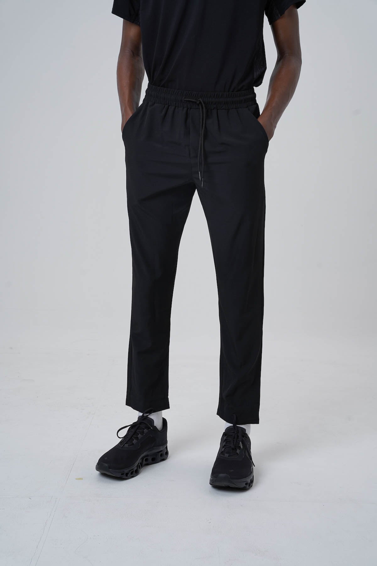 Exceed Jogger in Black (1S LEFT)