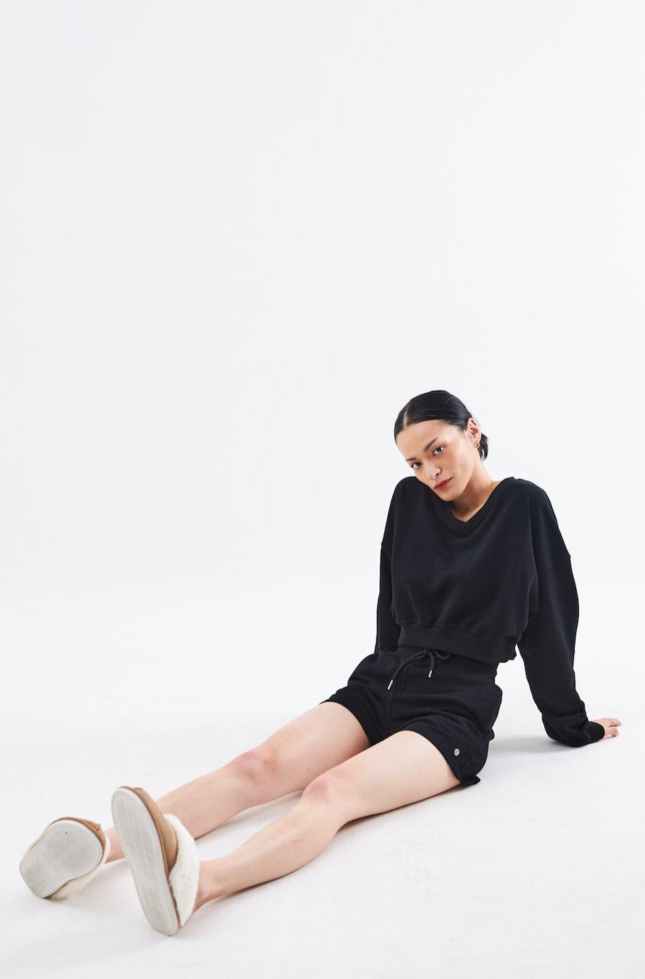 Comfy Cropped Pullover In Black