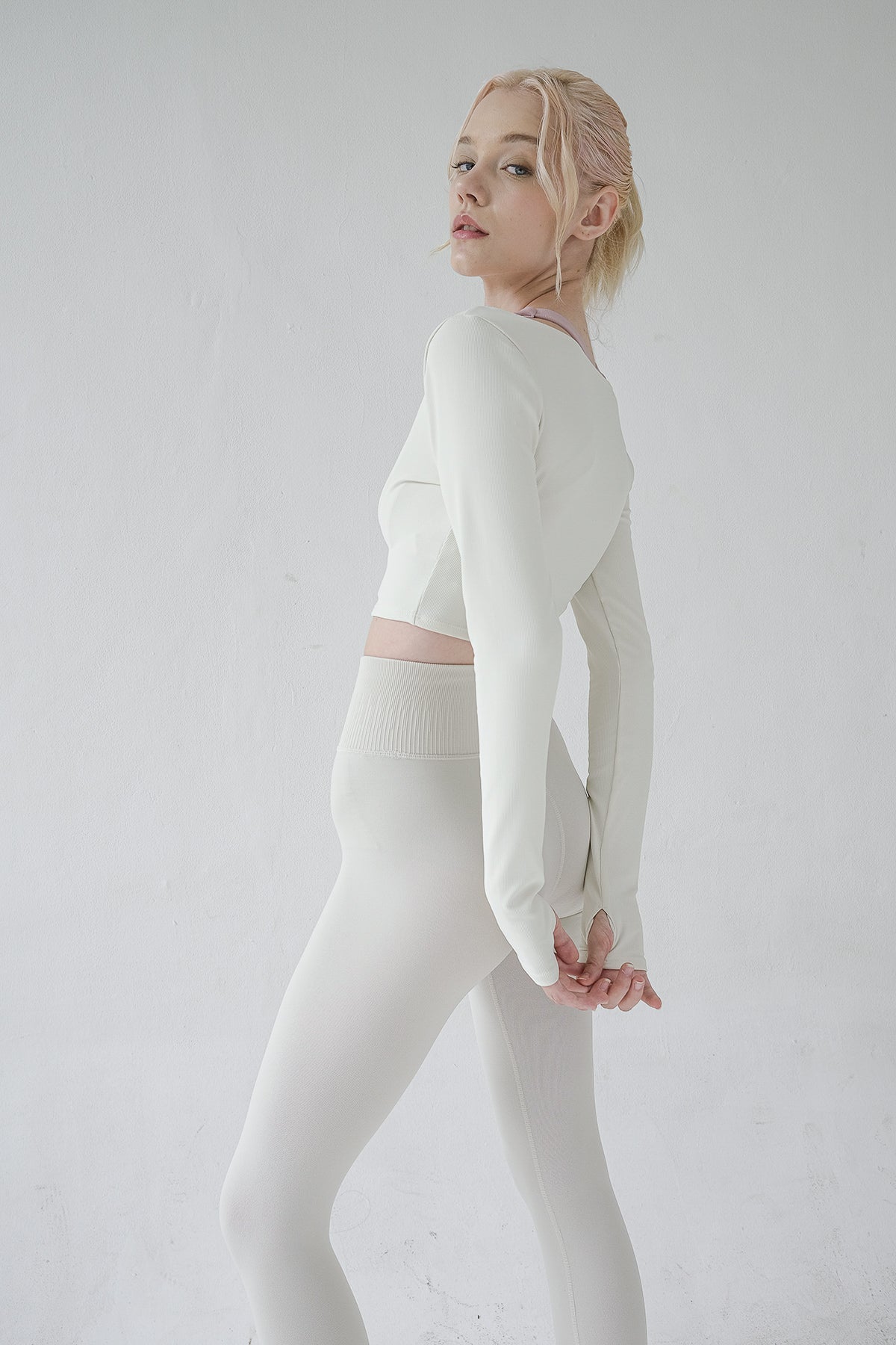Gather Cropped Cardigan in White (L & XL LEFT)