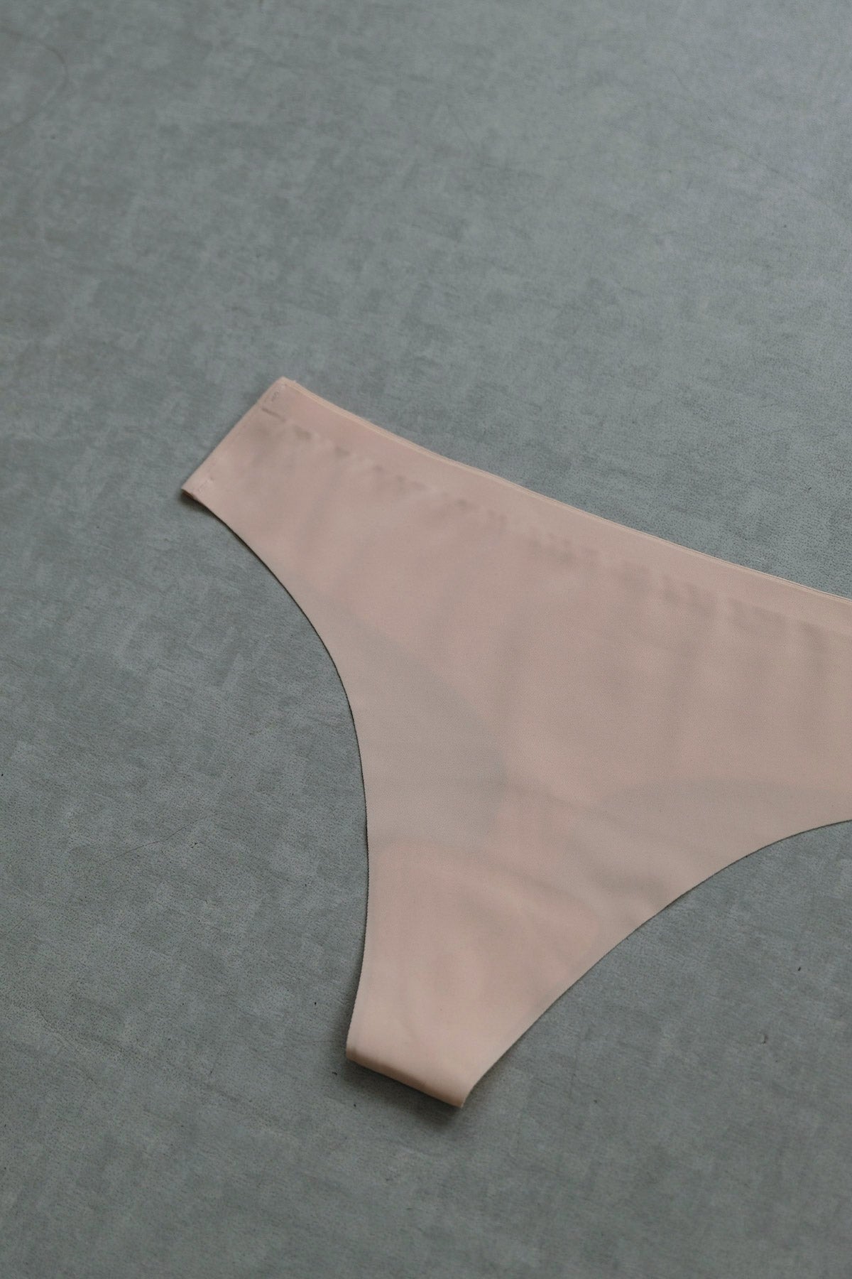 Invisible Seamless Thong in Cream